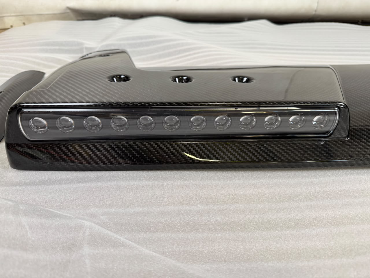 Spojler z LED przód Mercedes-Benz W465 2024-2025 G-klasa styl Brabus Karbon